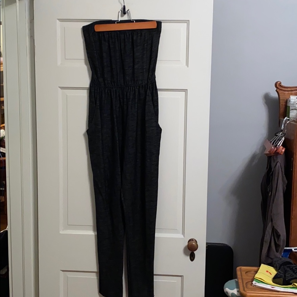 Fun strapless jumpsuit with side pockets